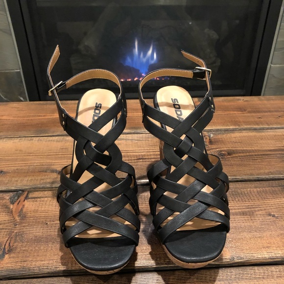 Wedges never worn - Picture 2 of 3